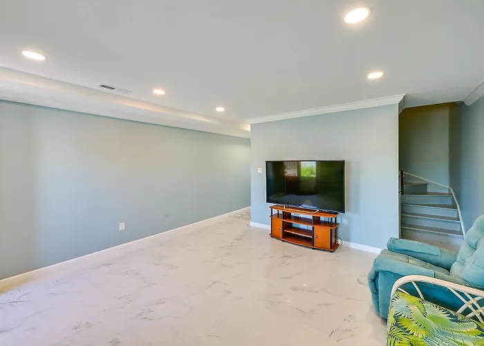 Deck W/ Canal Access: Ocean Townhome Ferienhaus Ocean Stadt