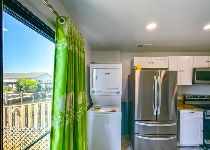 Ferienhaus Deck W/ Canal Access: Ocean Townhome