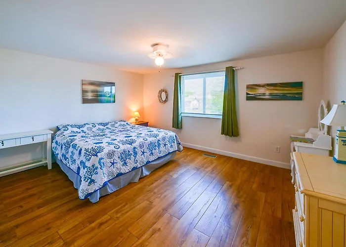Deck W/ Canal Access: Ocean Townhome *
