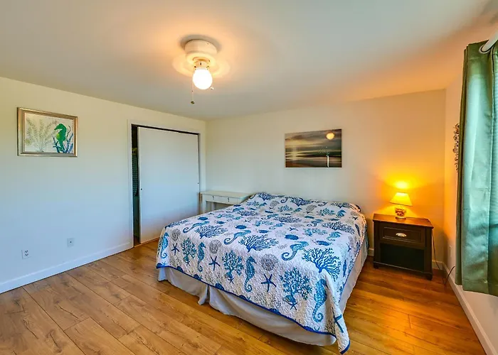 Ferienhaus Deck W/ Canal Access: Ocean Townhome