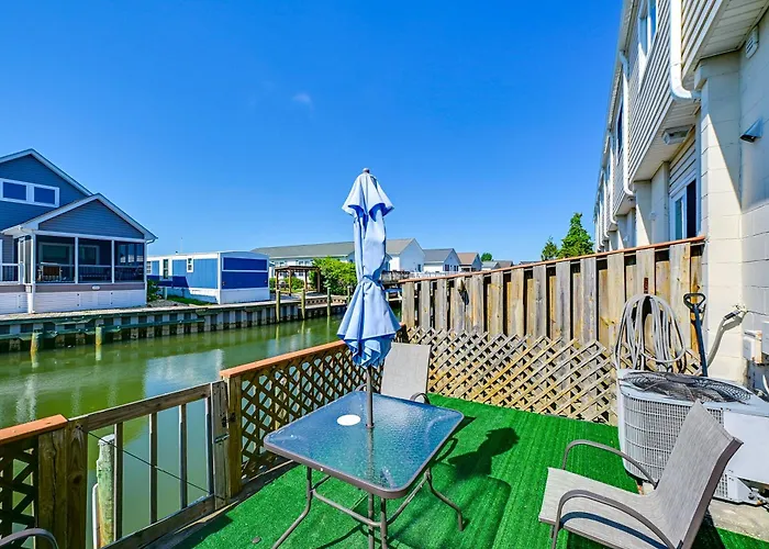 Ferienhaus Deck W/ Canal Access: Ocean Townhome